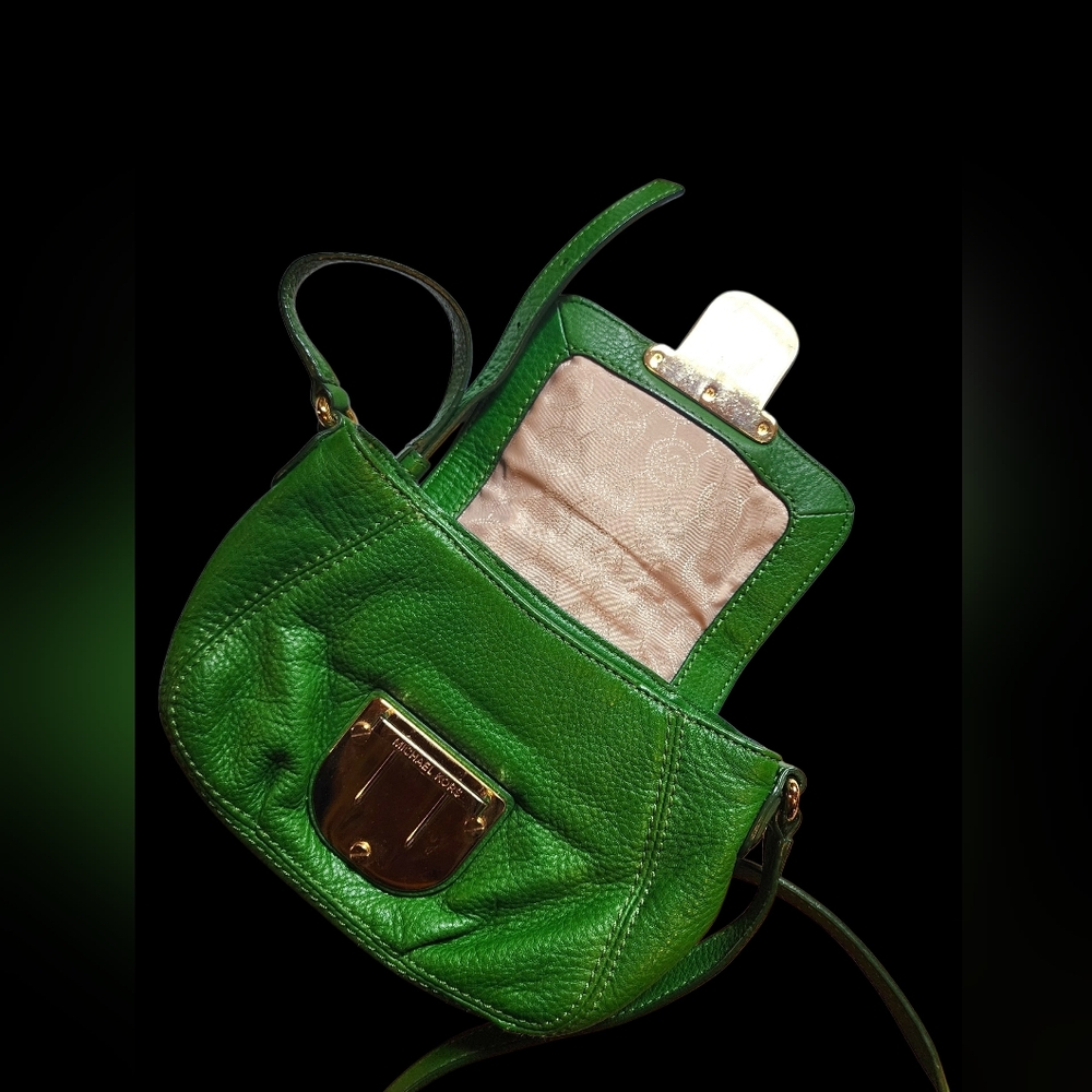NWOT Michael Michael Kors Charlton Green Pebble Leather Crossbody Mini Push Lock - Picture 3 of 4
